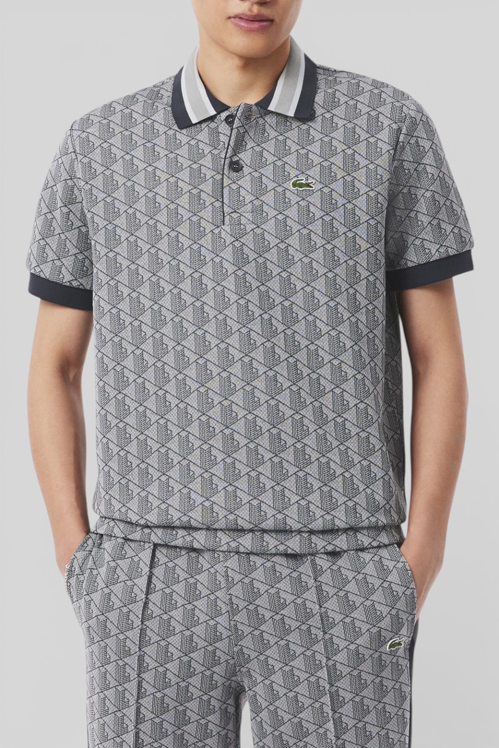 תמונת דוגמן קידמית של חולצת פולו