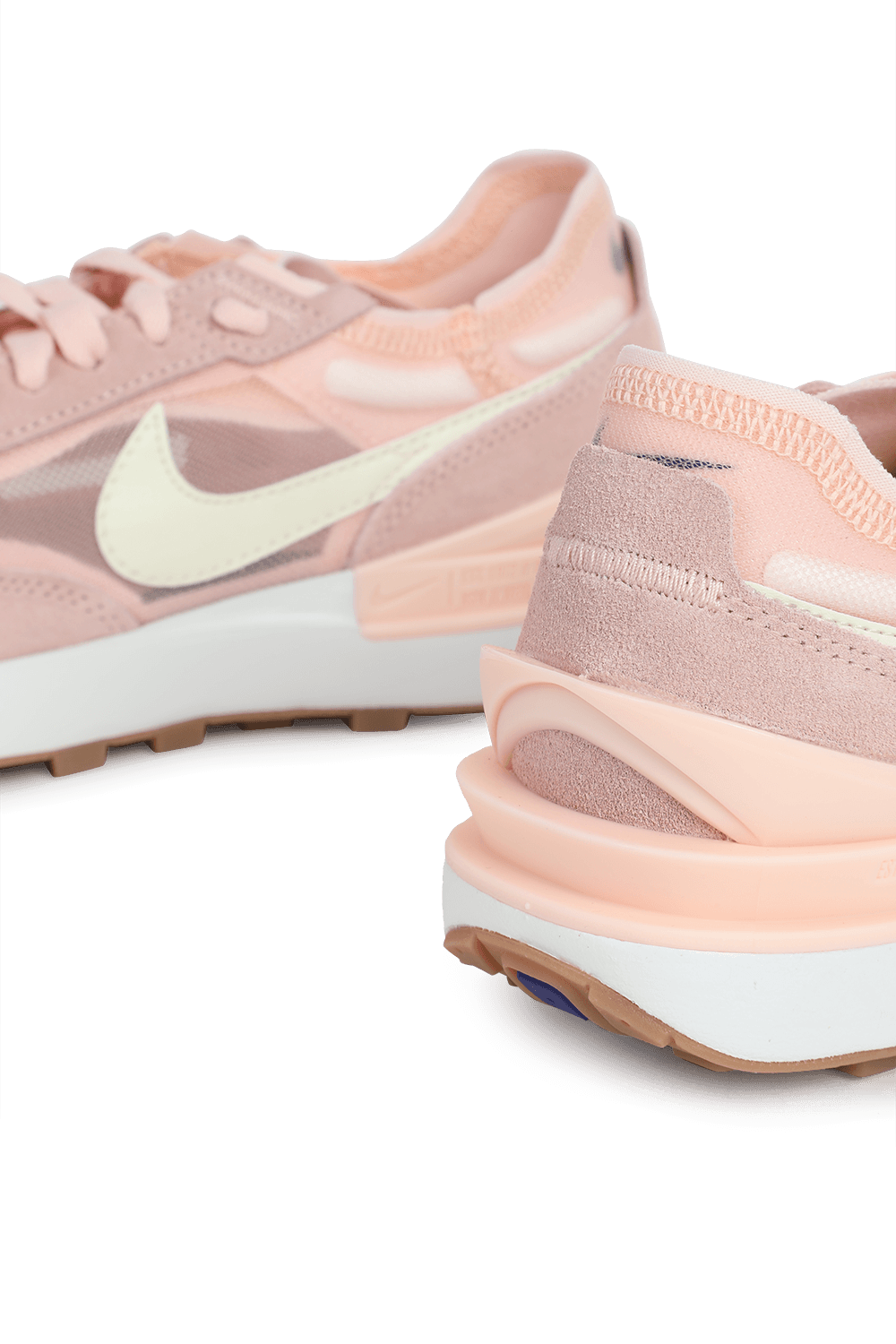 תמונת תקריב של נעלי סניקרס וואפל וואן בצבע ורוד