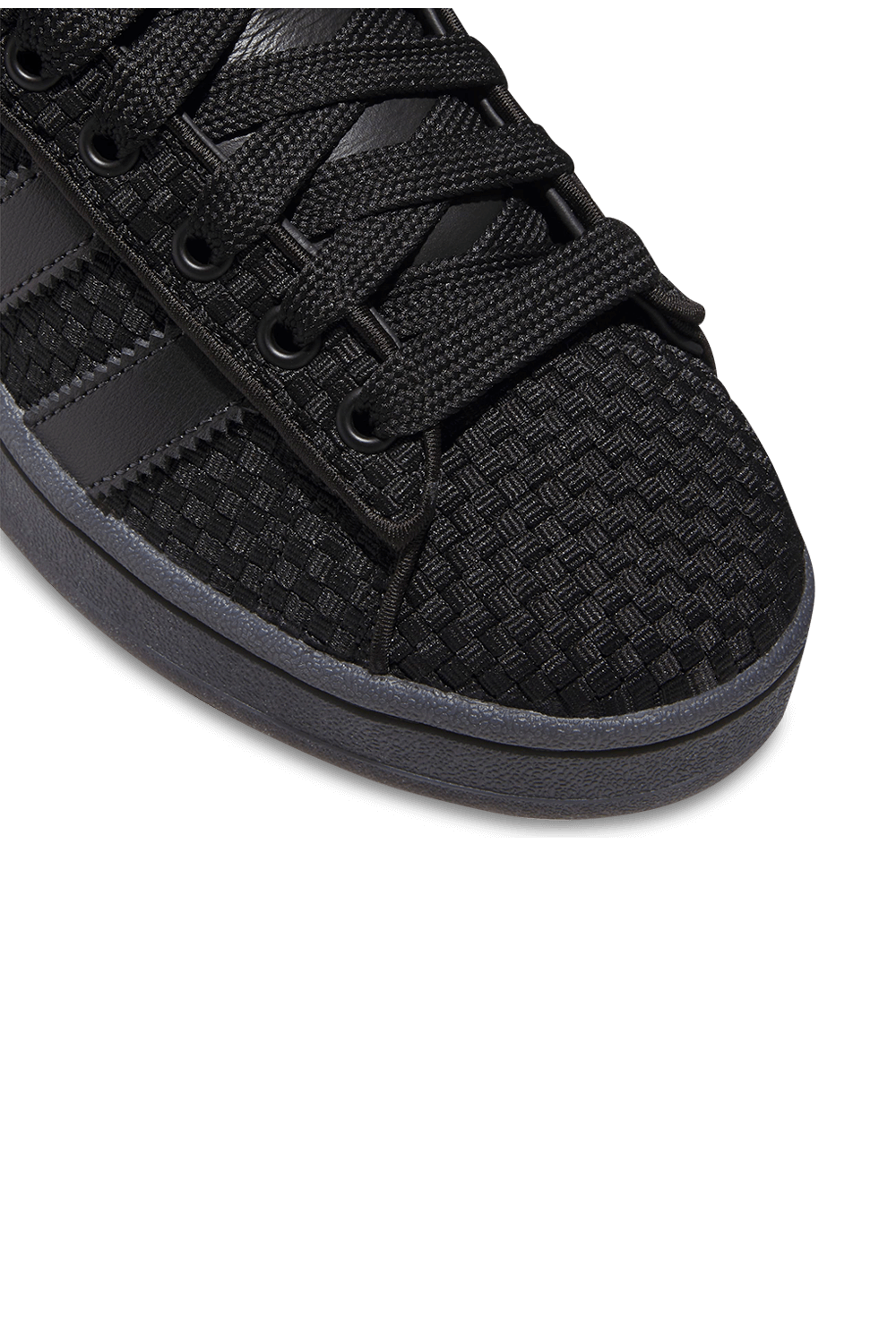 תמונת פנים של נעלי סניקרס קמפוס