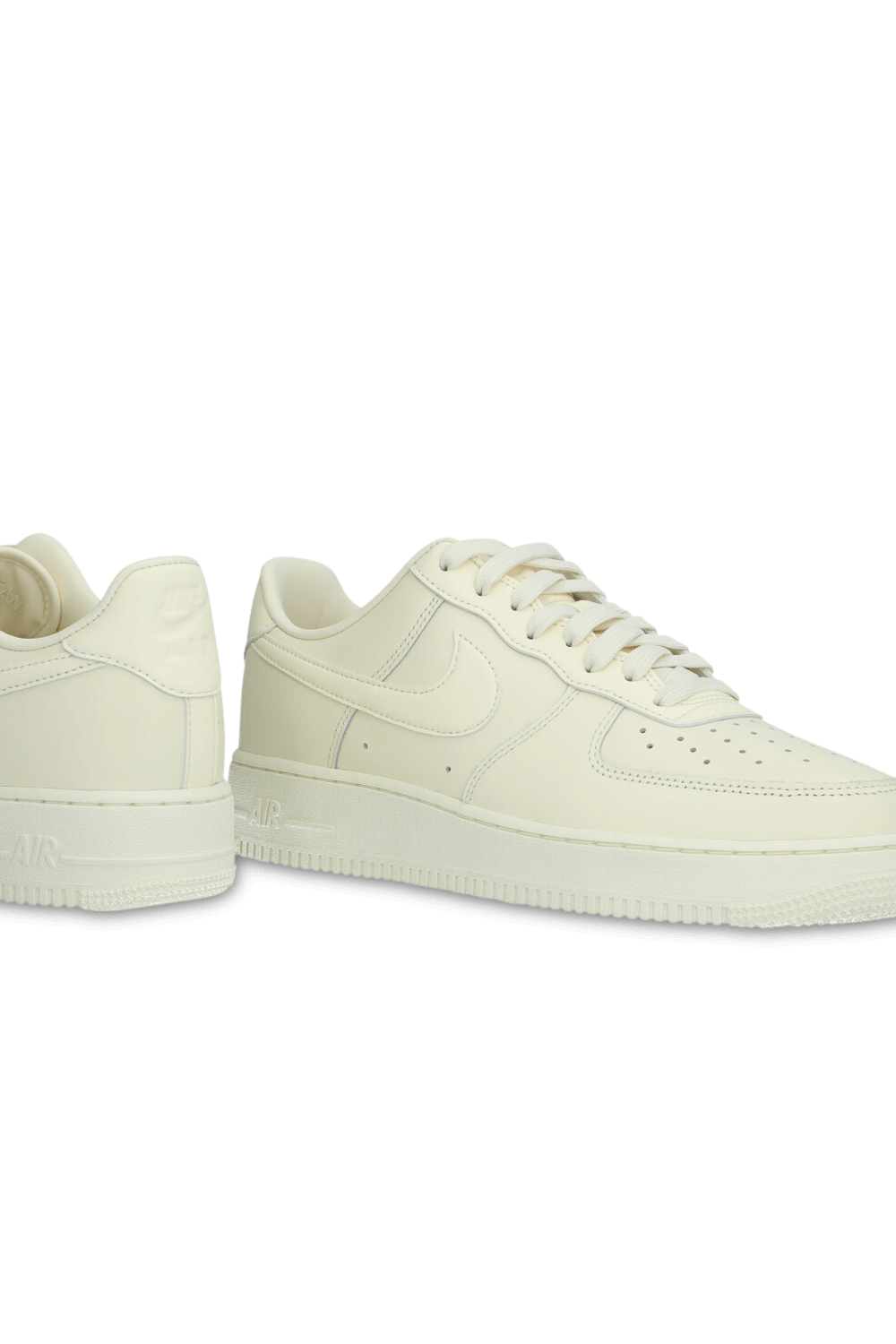 תמונת תקריב של נעלי סניקרס