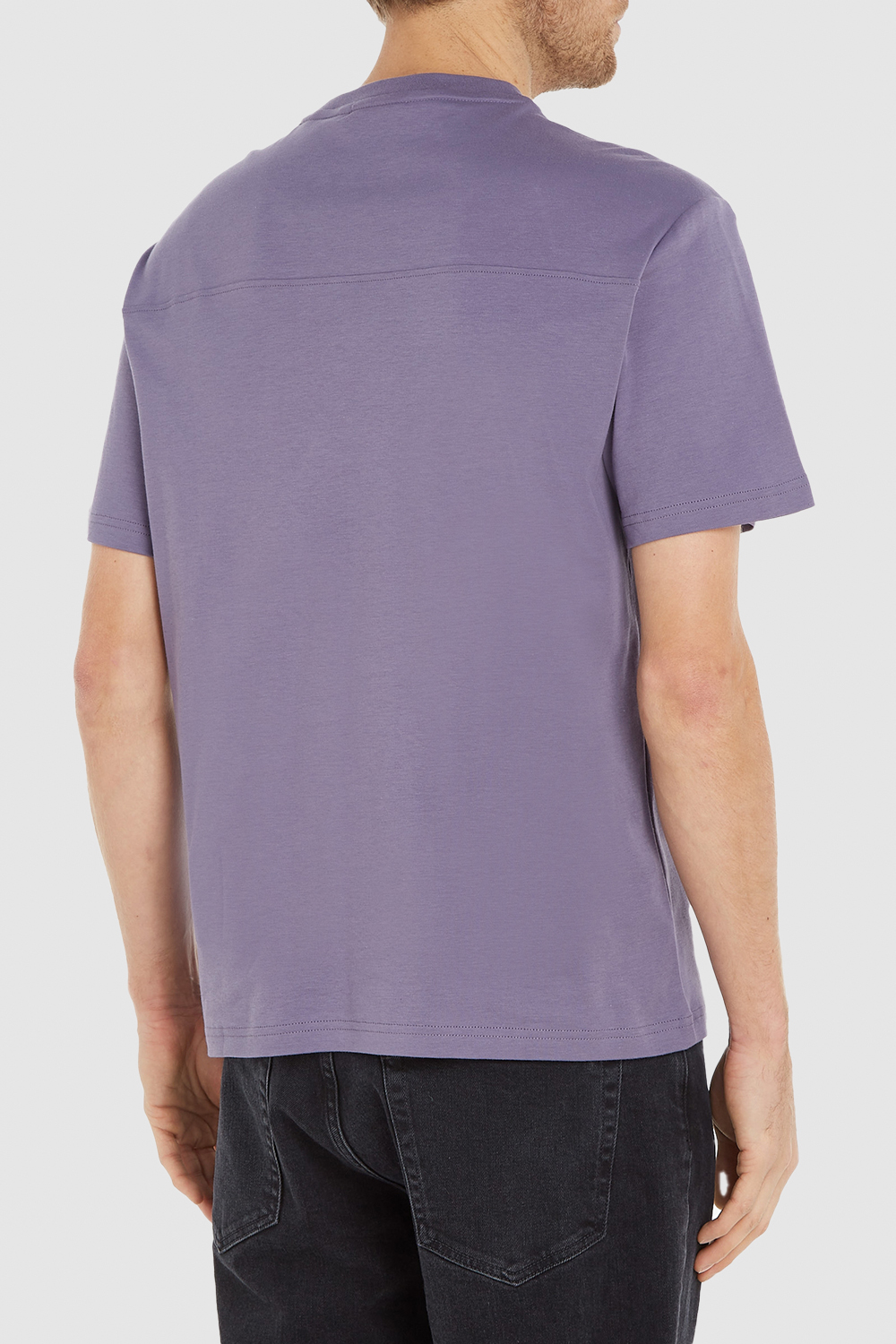 תמונת דוגמן אחורית של חולצת טי