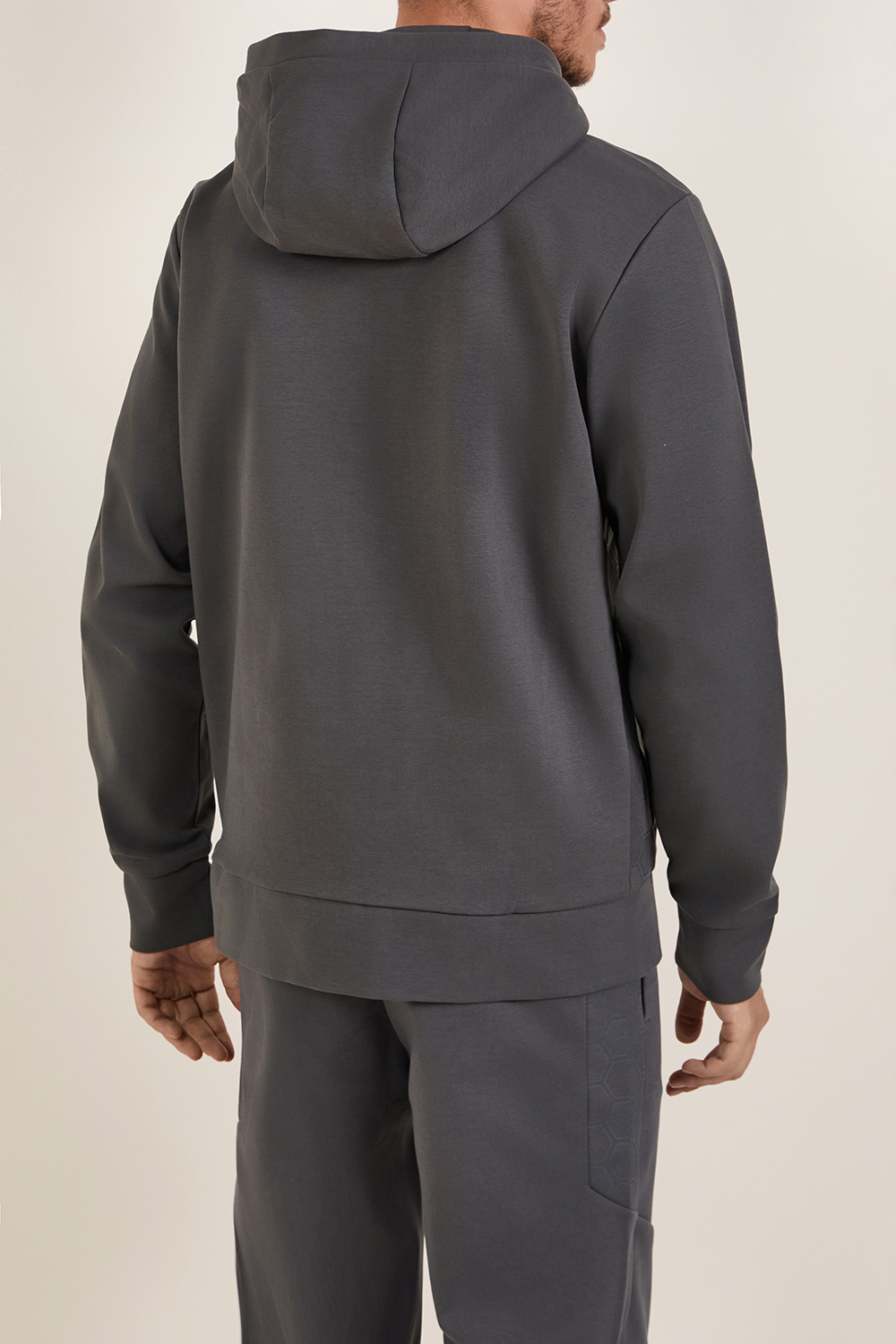 תמונת דוגמן אחורית של ז'קט קפוצ'ון