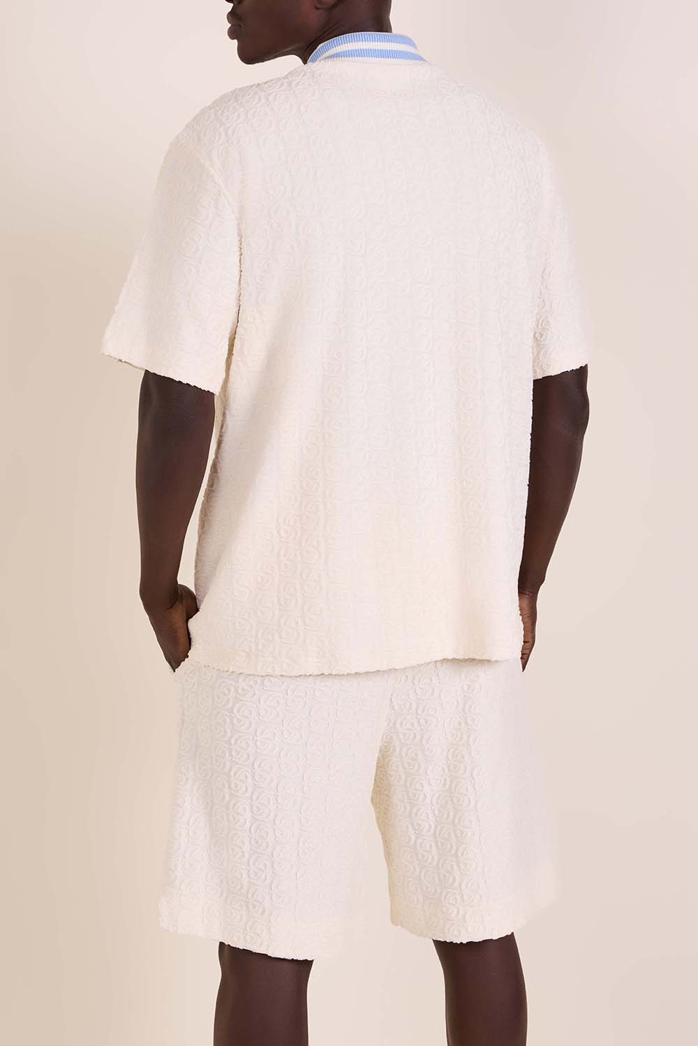 תמונת דוגמן אחורית של חולצת פולו