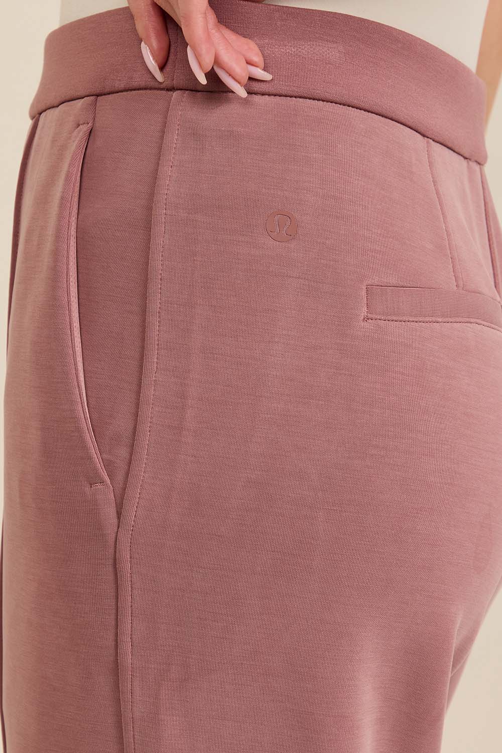 תמונת תקריב דוגמן של Softstreme Pintuck Mid-Rise Pant Regular