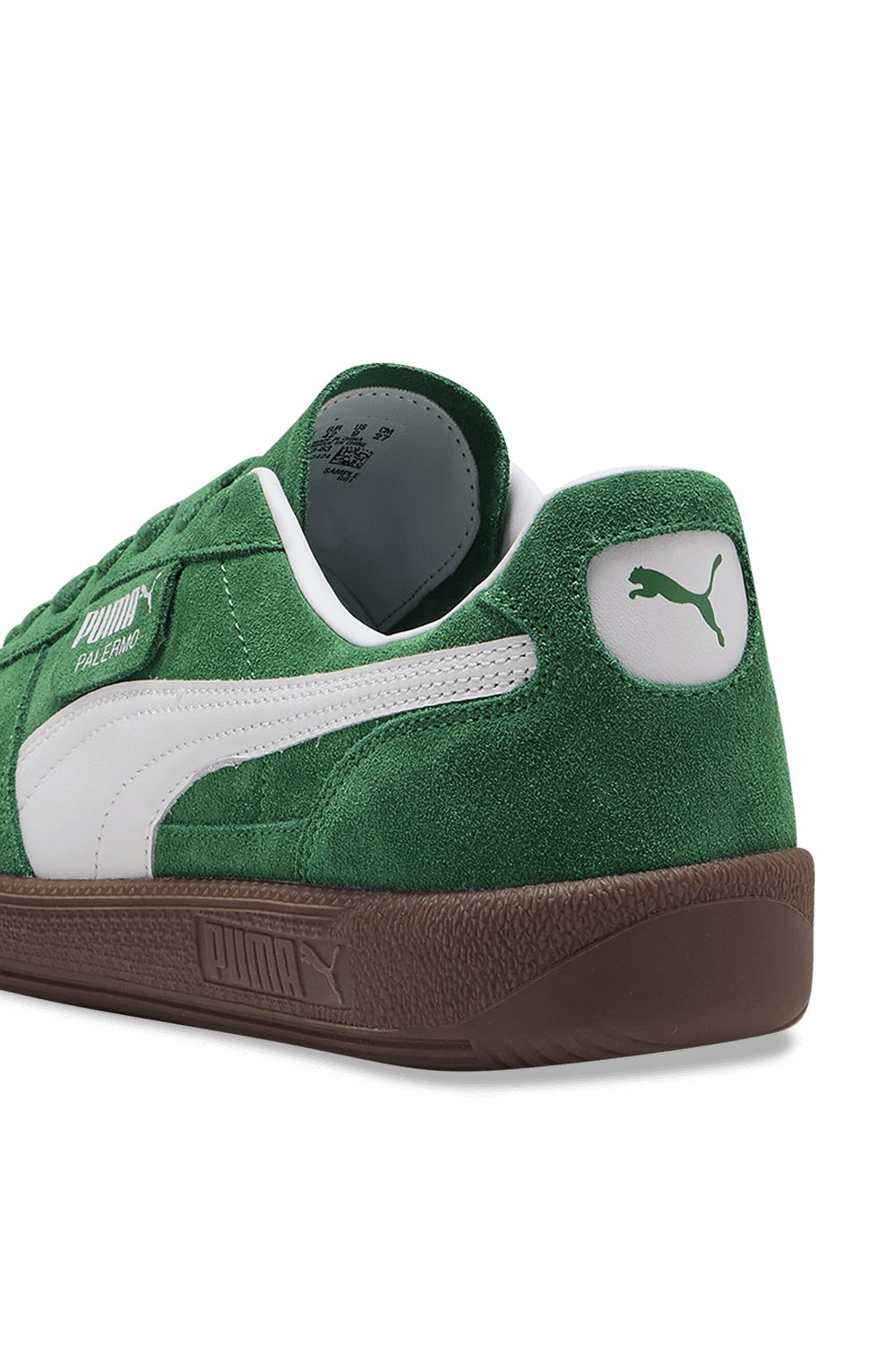 תמונת תקריב של נעלי סניקרס פאלרמו