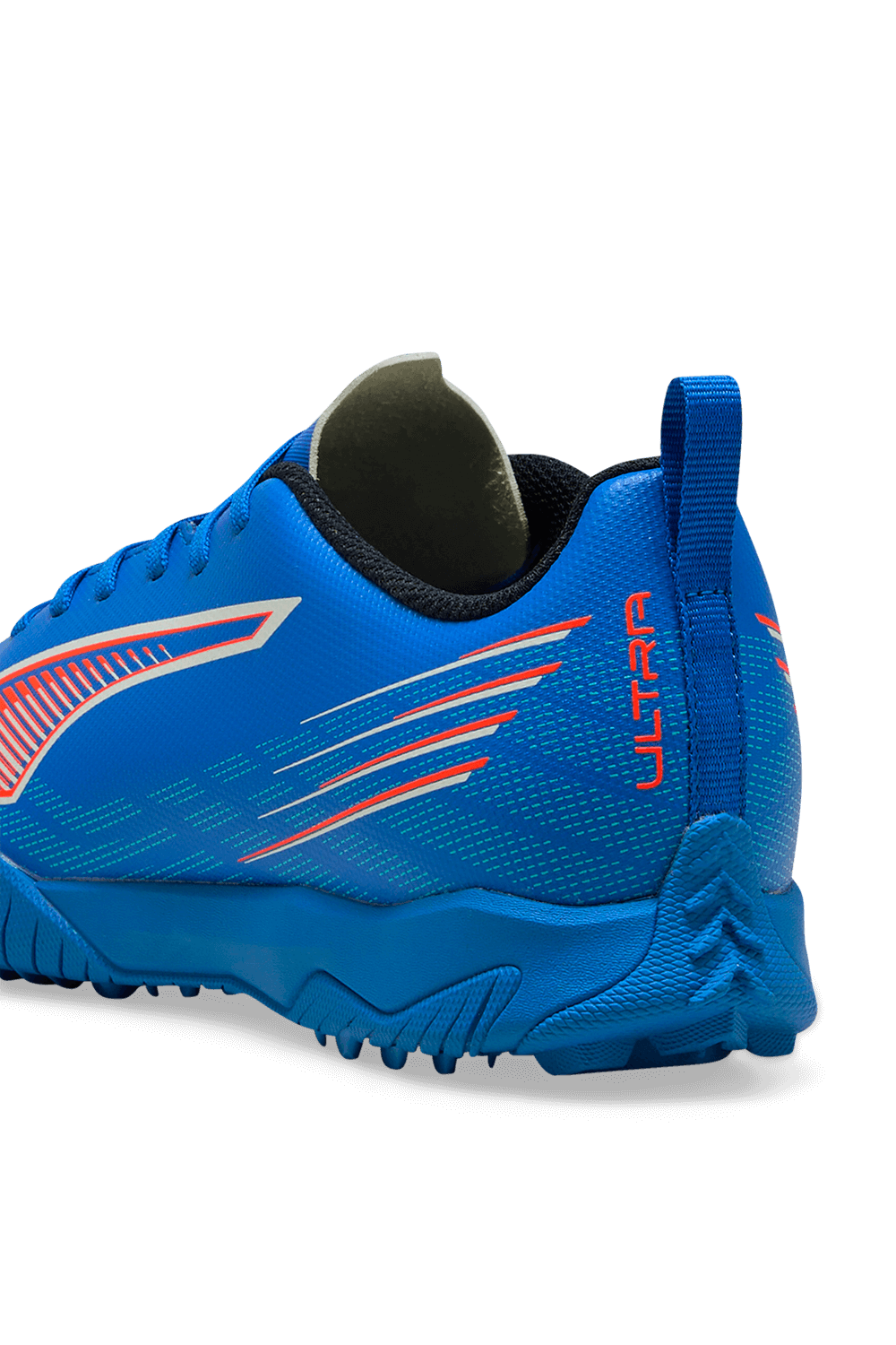 תמונת פנים של נעלי כדורגל אולטרה 6