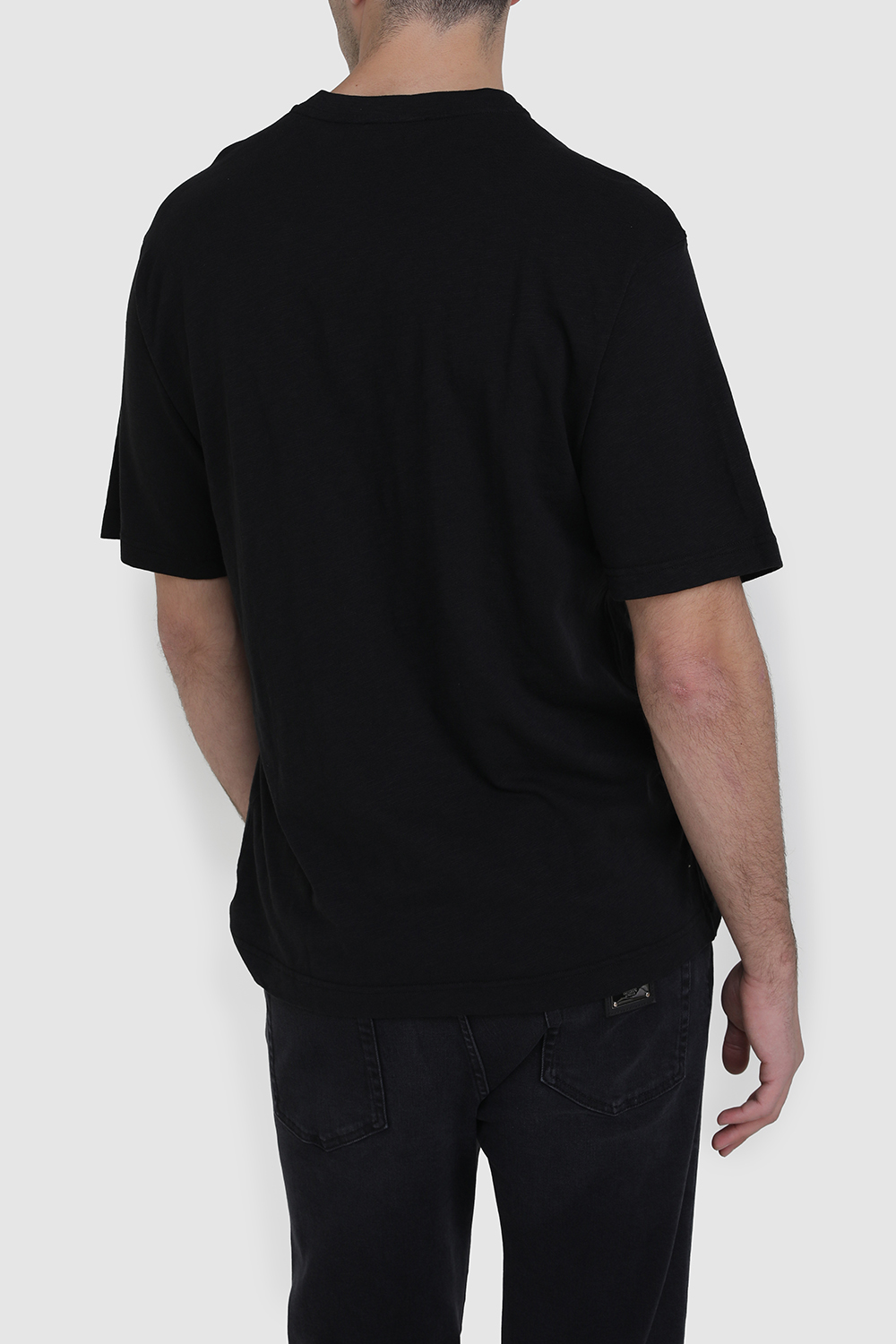 תמונת דוגמן אחורית של חולצת טי