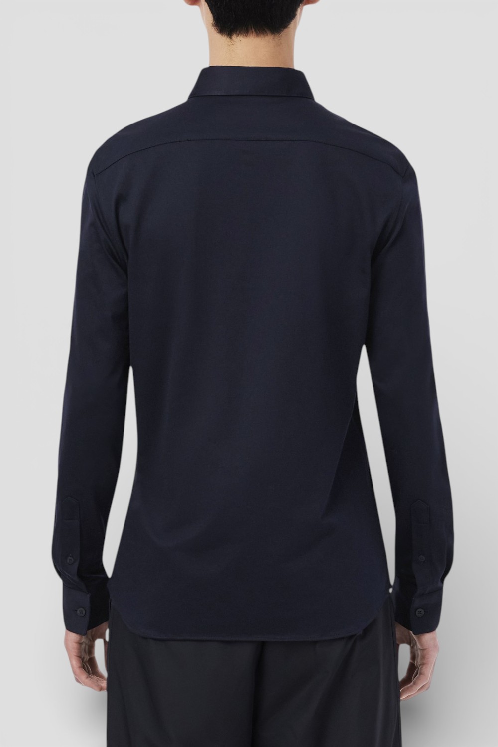 תמונת דוגמן אחורית של חולצת כפתורים ארוכה