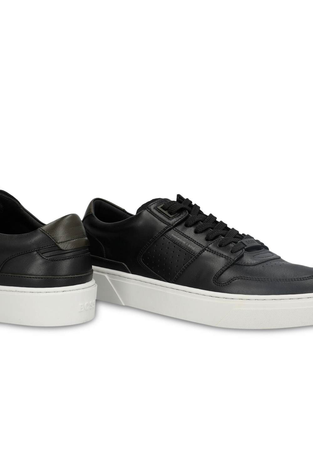 תמונת תקריב של בוס X פורשה נעלי סניקרס