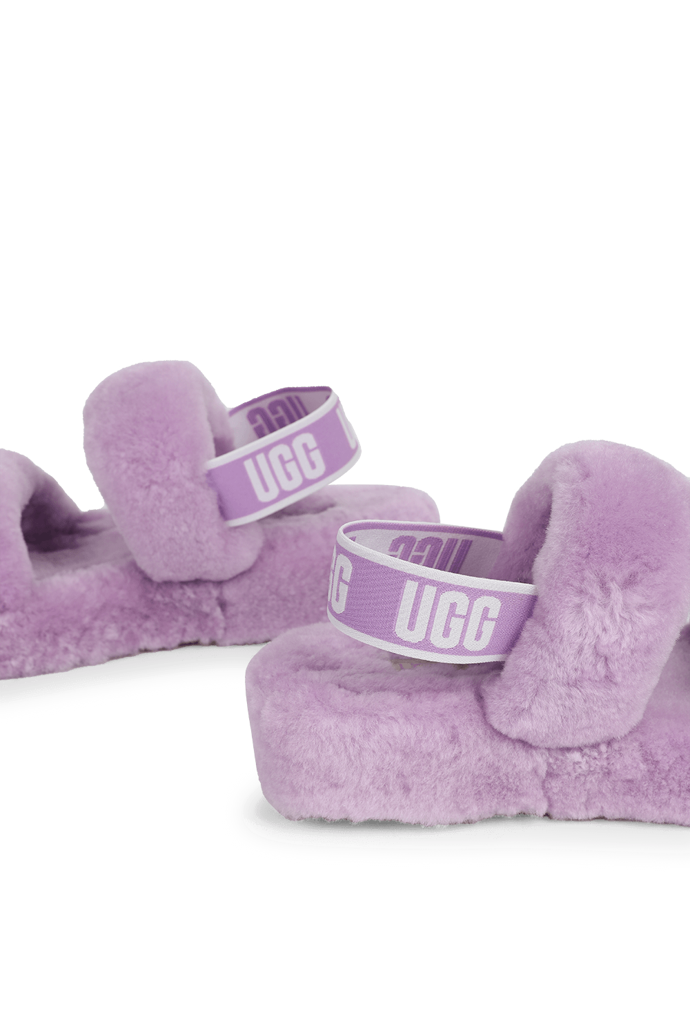 תמונת תקריב של סנדלים פרוותיים הו ייה