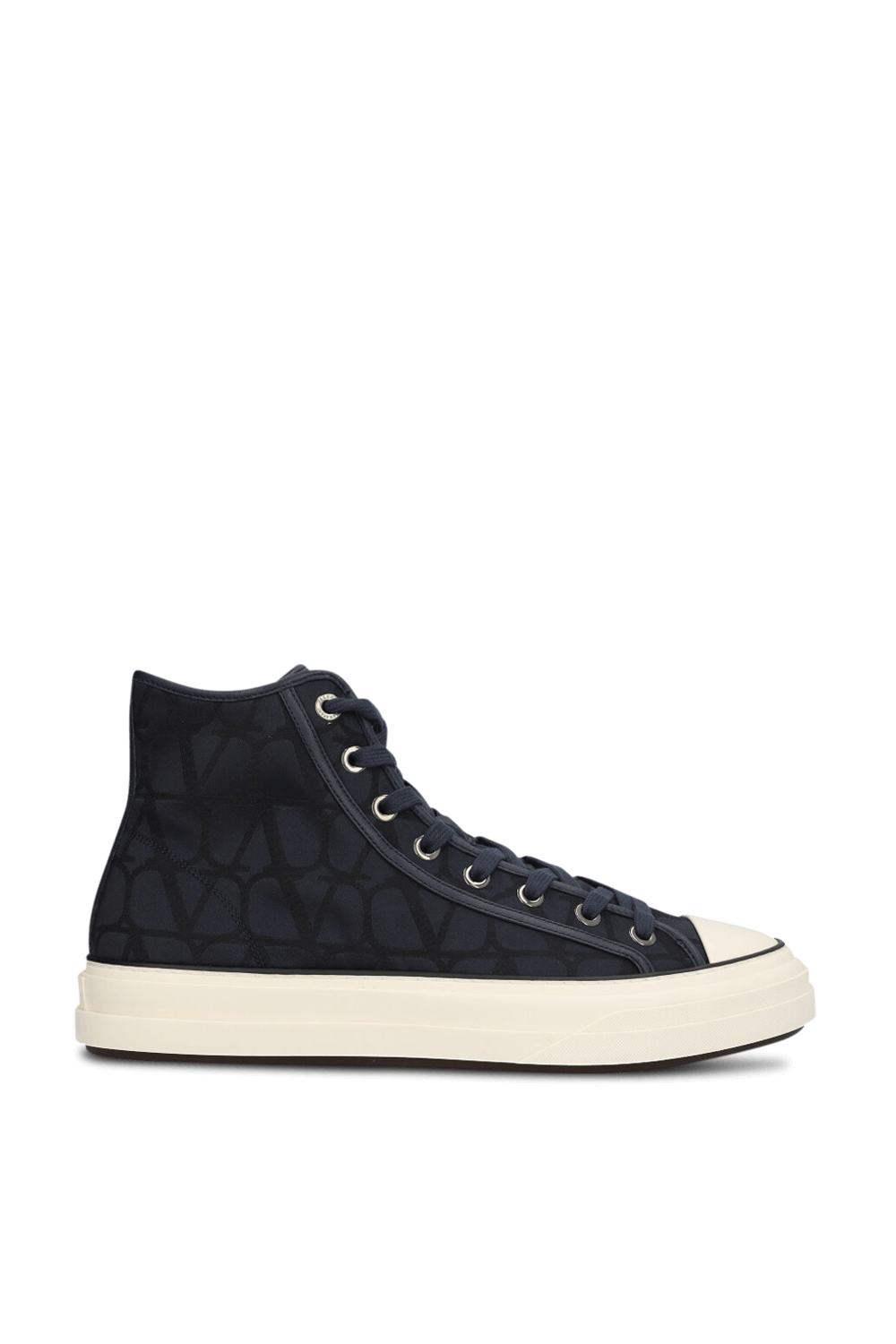 תמונה קידמית של נעלי סניקרס