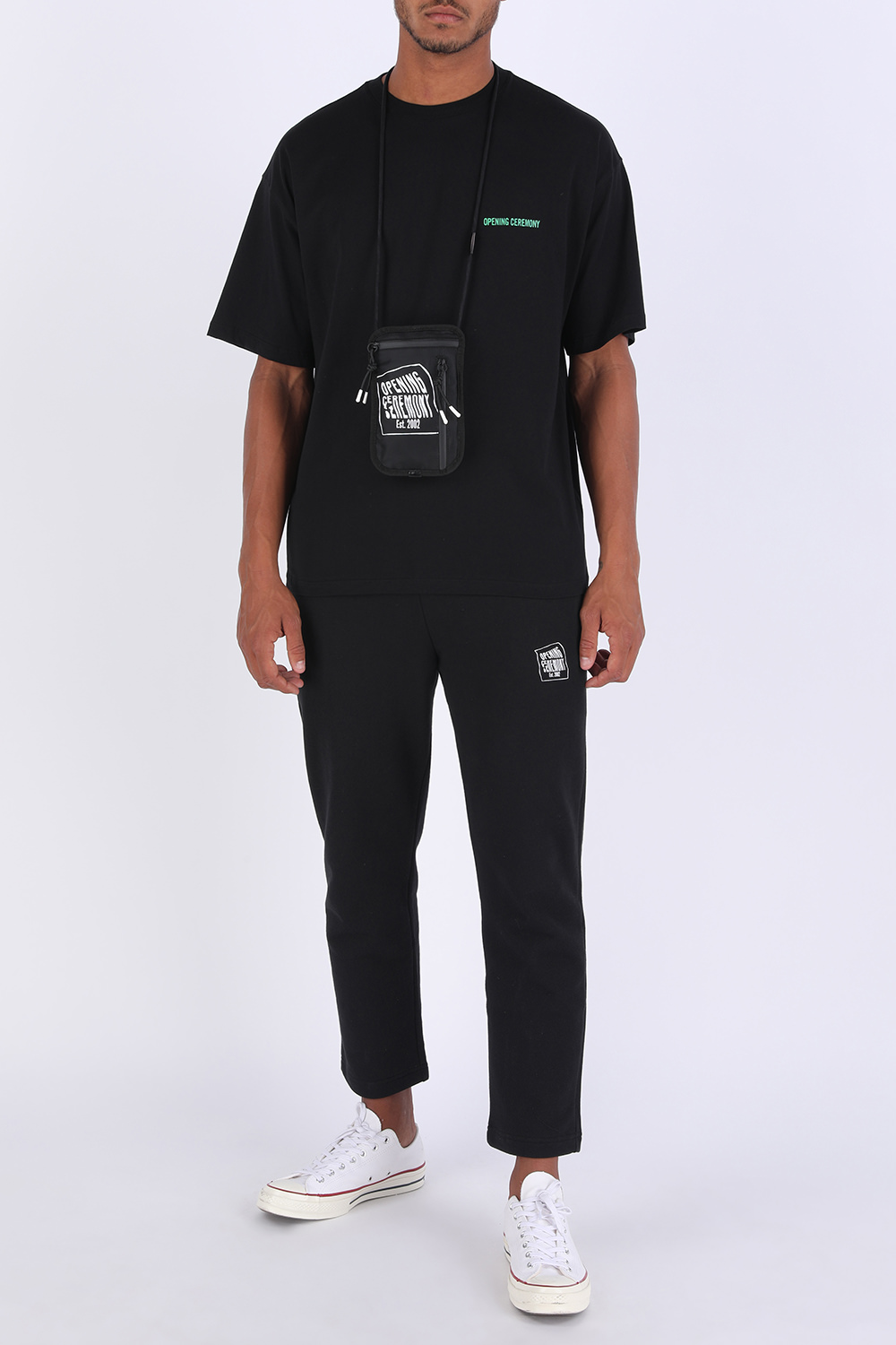 תמונת דוגמן קידמית של Pouch Bag in Black