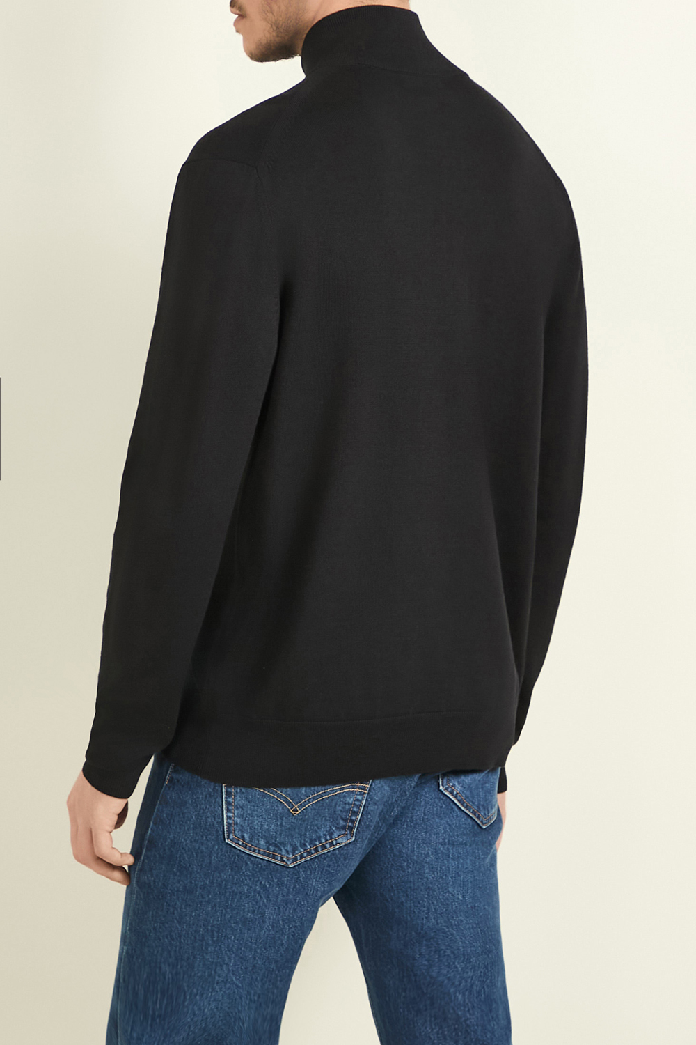 תמונת דוגמן אחורית של סריג עם חצי רוכסן