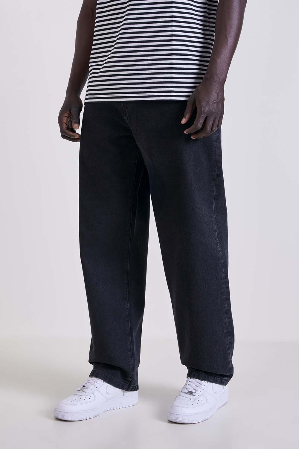 תמונת דוגמן קידמית של מכנסי ג'ינס