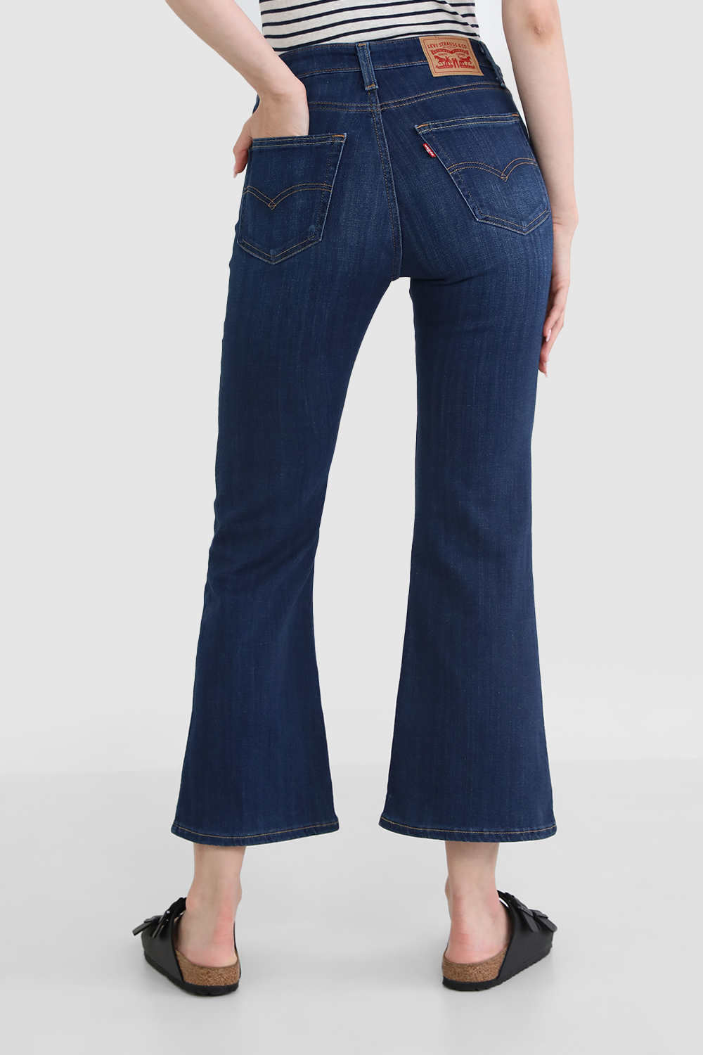 תמונת דוגמן אחורית של מכנסי ג'ינס היי רייס פלייר 726 בגזרה מתרחבת