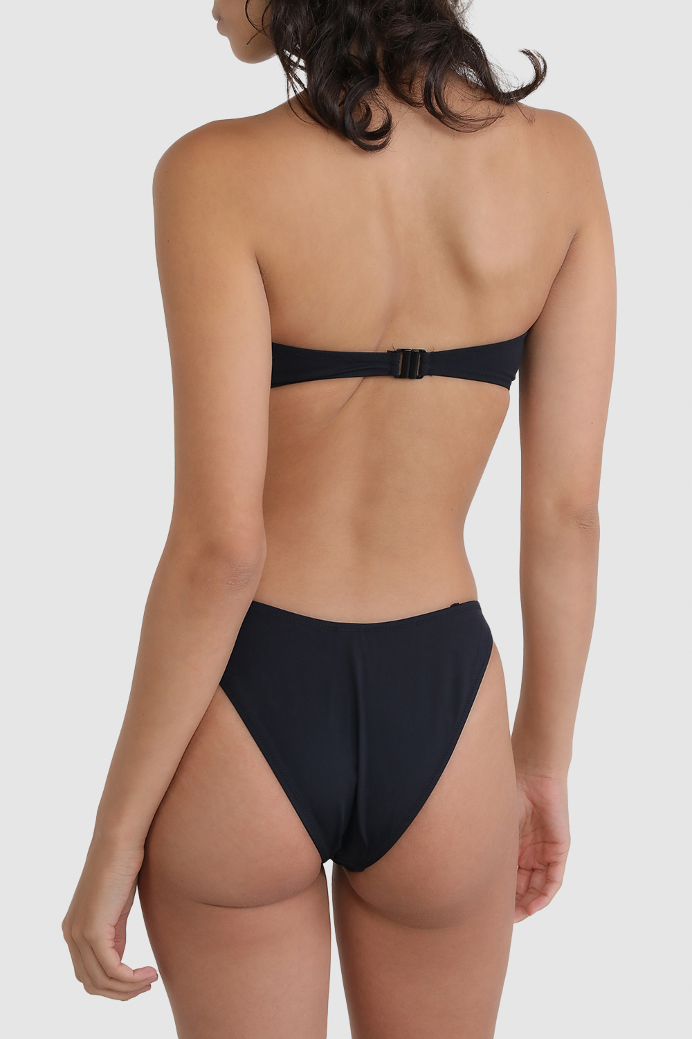 תמונת דוגמן אחורית של חזיית ביקיני