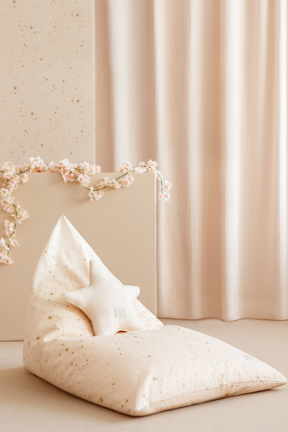 תמונת אווירה של פוף גיאומטרי סטלה