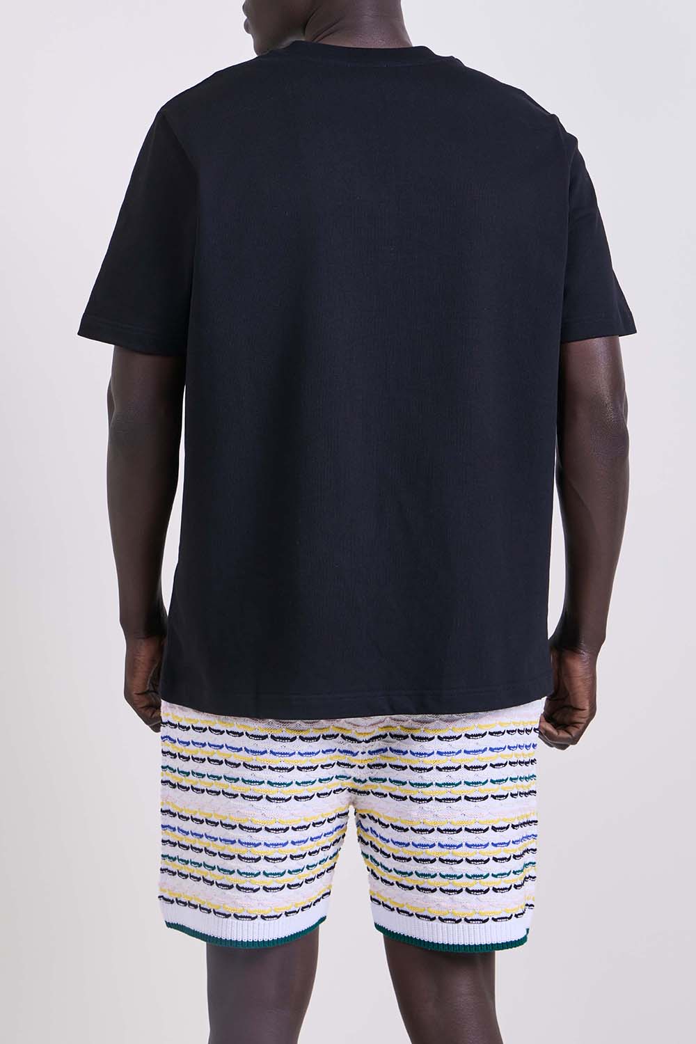 תמונת דוגמן אחורית של חולצת טי