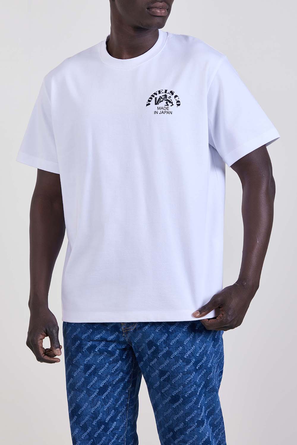 תמונת דוגמן קידמית של חולצת טי