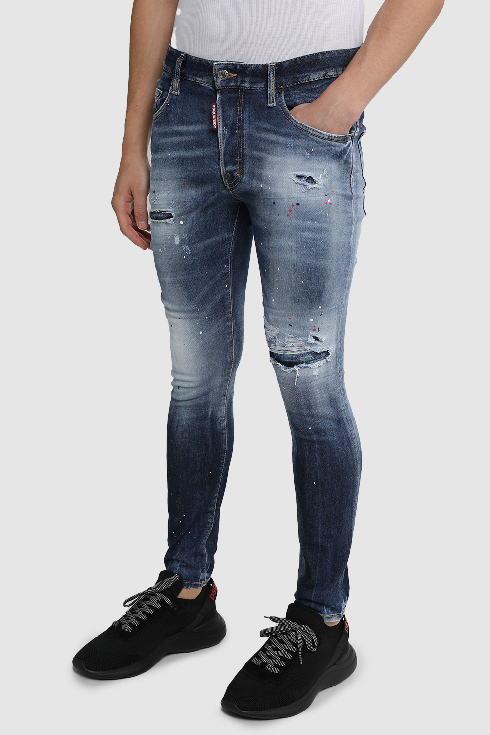 תמונת דוגמן קידמית של מכנסי ג'ינס סופר סקיני