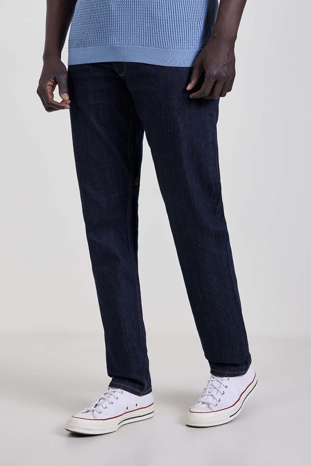 תמונת דוגמן קידמית של מכנסי ג'ינס