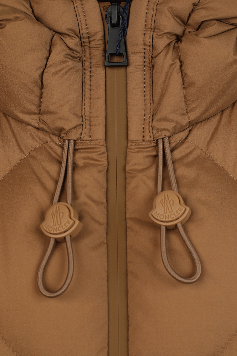 תמונת פנים של מעיל וסט ארוך עם חגורה בגוון חום