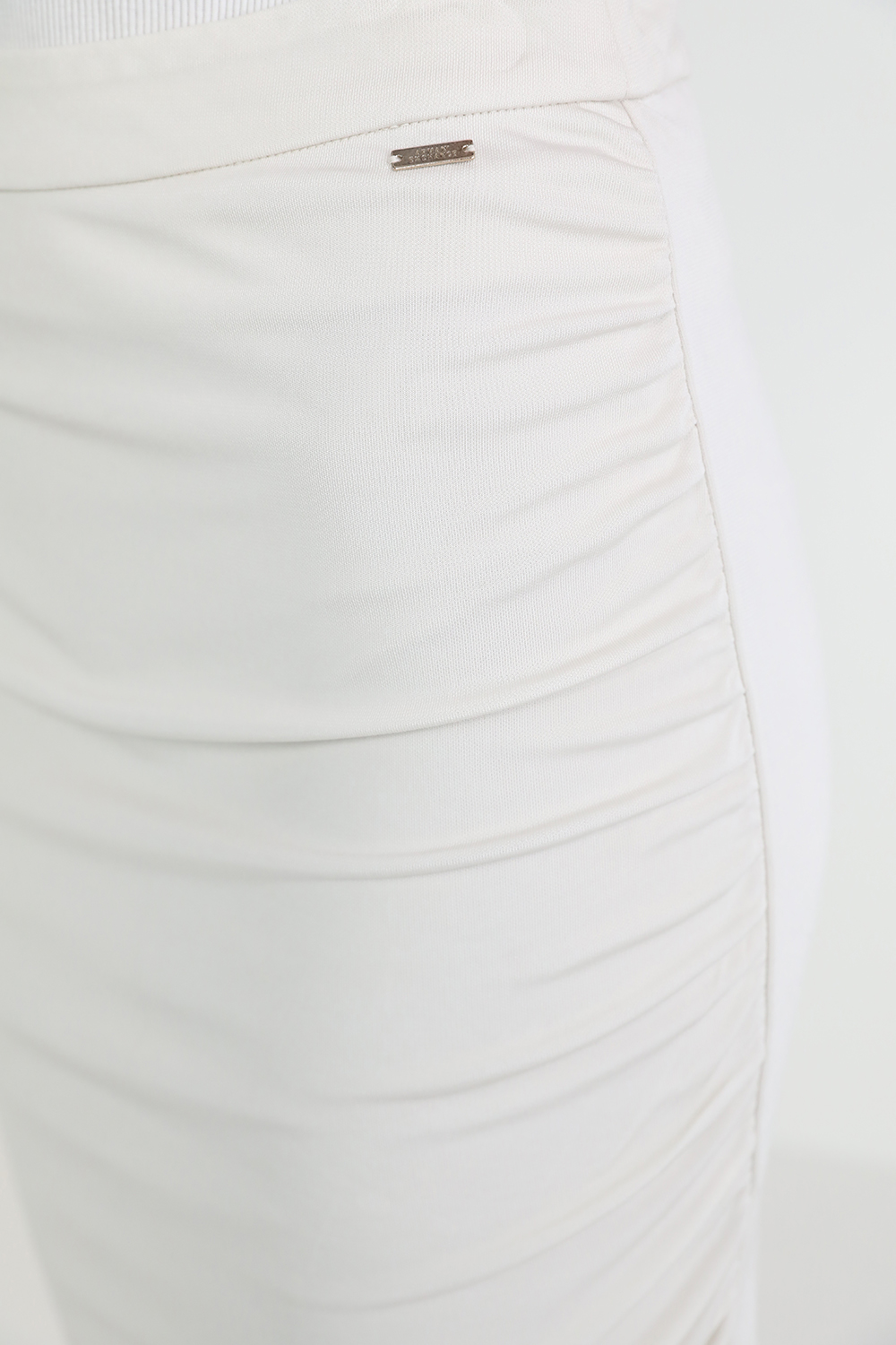 תמונת תקריב דוגמן של חצאית מידי