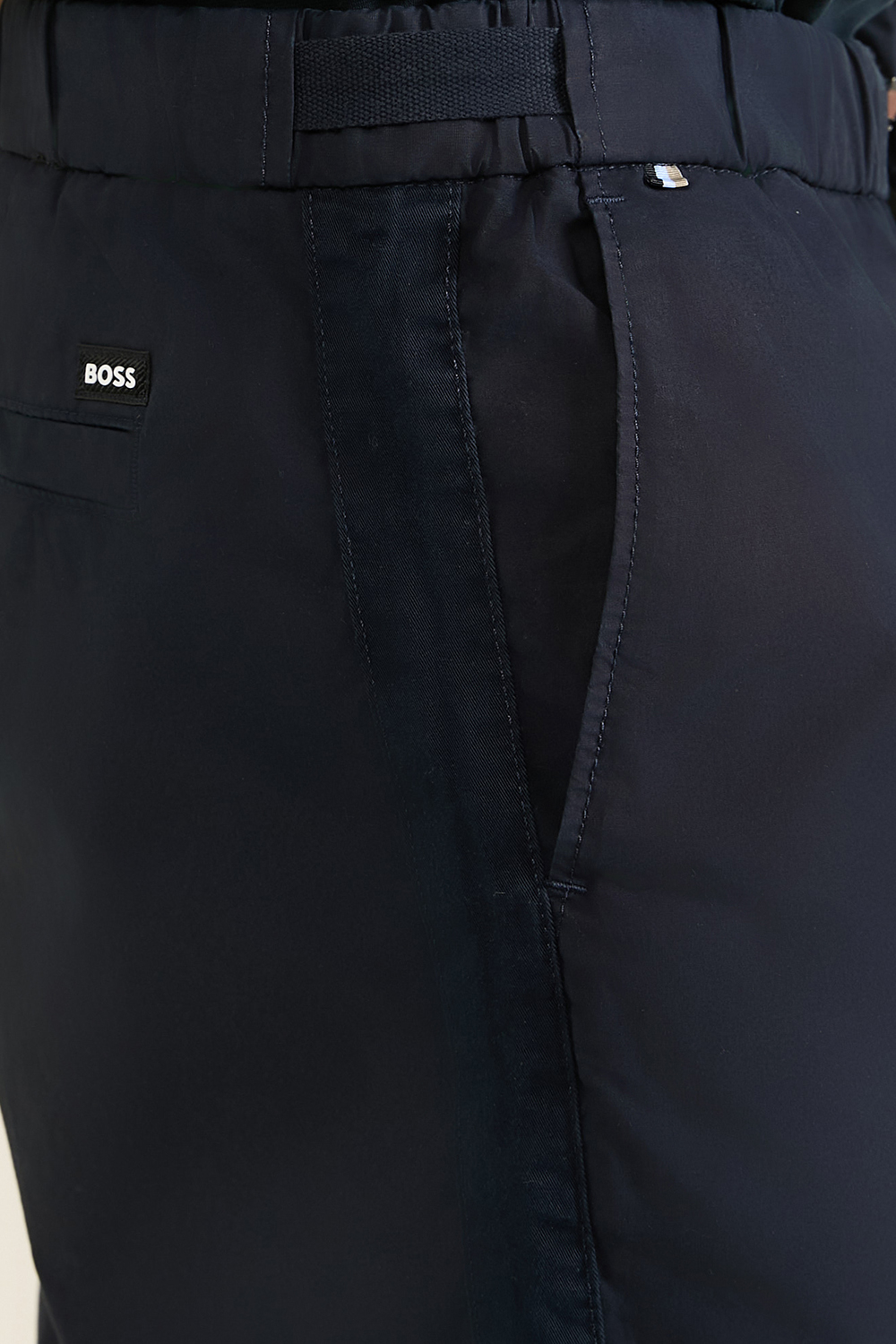 תמונת תקריב דוגמן של מכנסיים קצרים