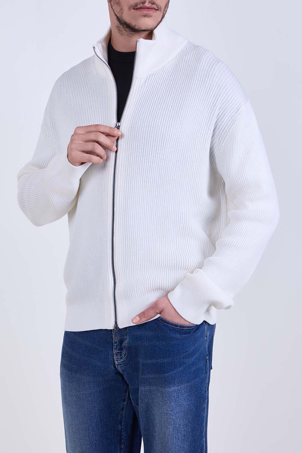 תמונת דוגמן קידמית של ז'קט קרדיגן