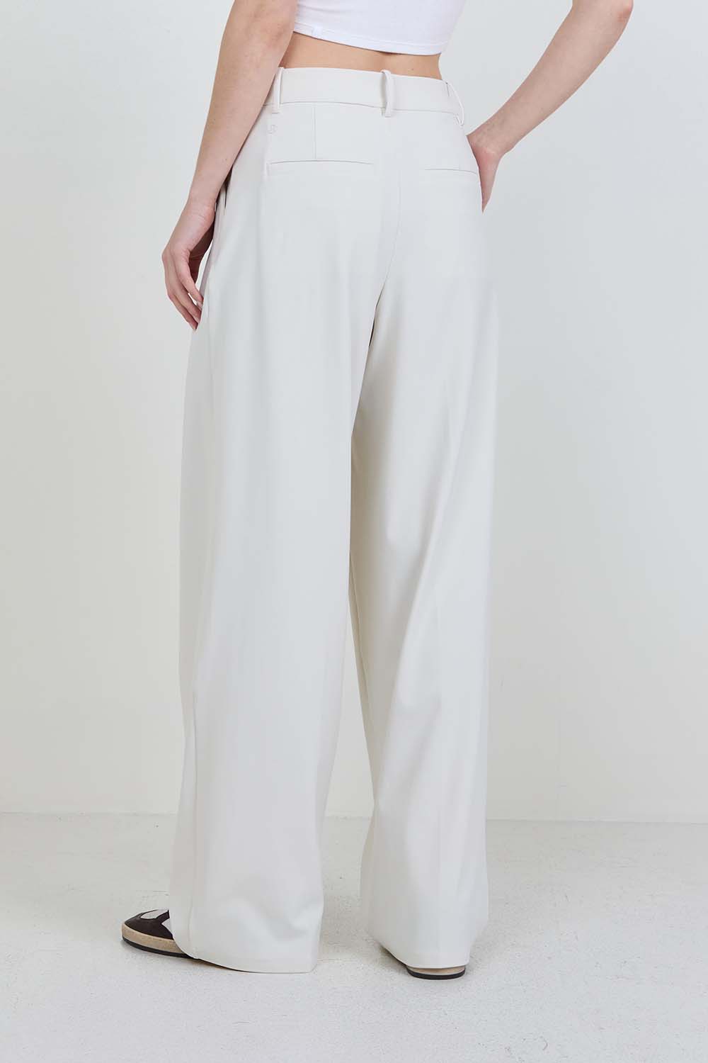 תמונת דוגמן אחורית של Daydrift High-Rise Wide-Leg Trouser Regular