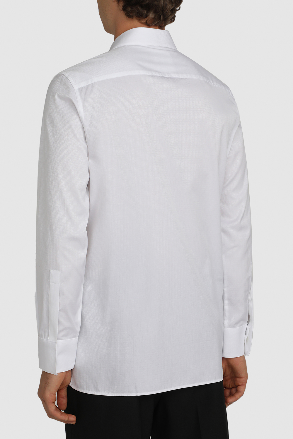 תמונת דוגמן אחורית של חולצת כפתורים עם חפת