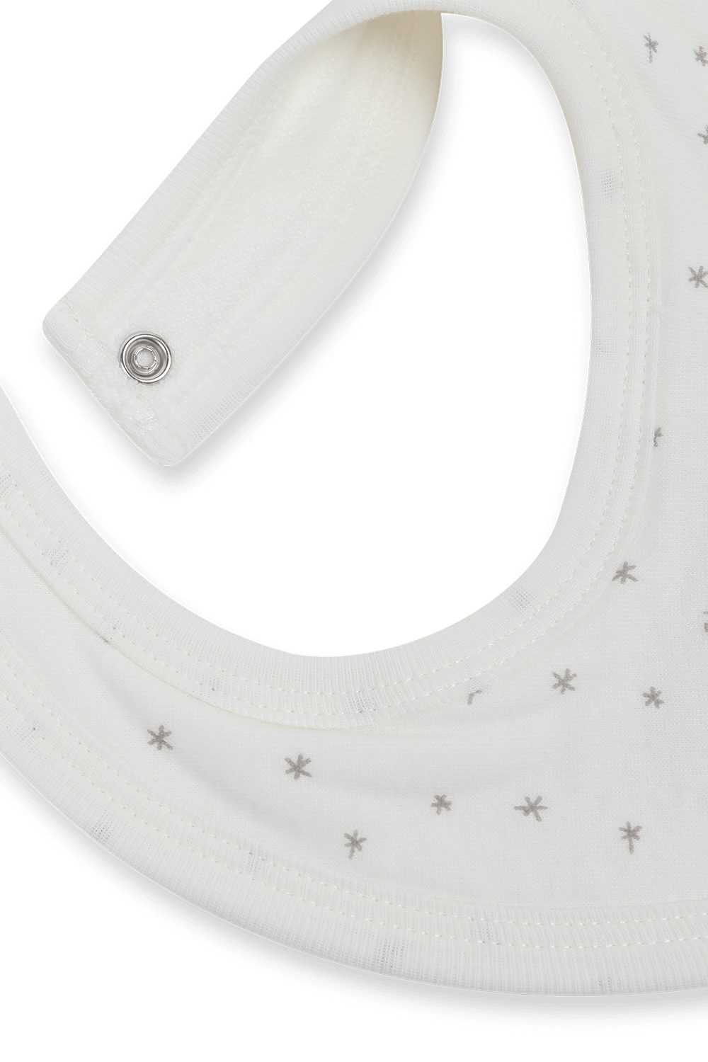 תמונת תקריב של סינר הדפס כוכבים בגווני לבן ואפור