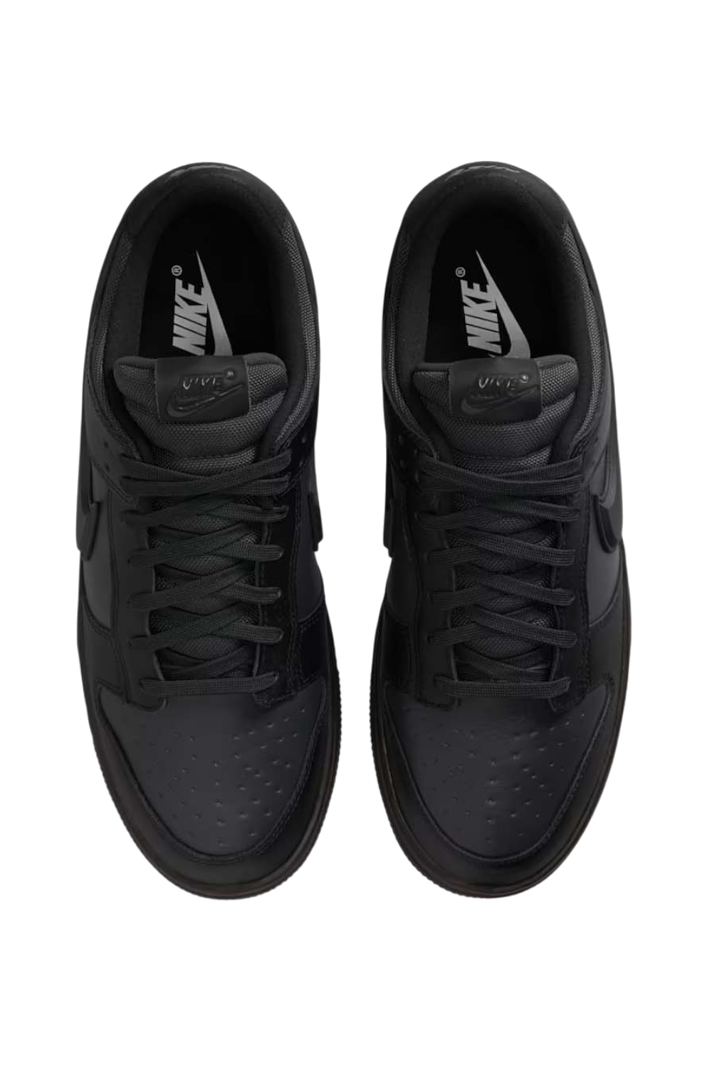 תמונת תקריב של נעלי סניקרס דאנק גורטקס