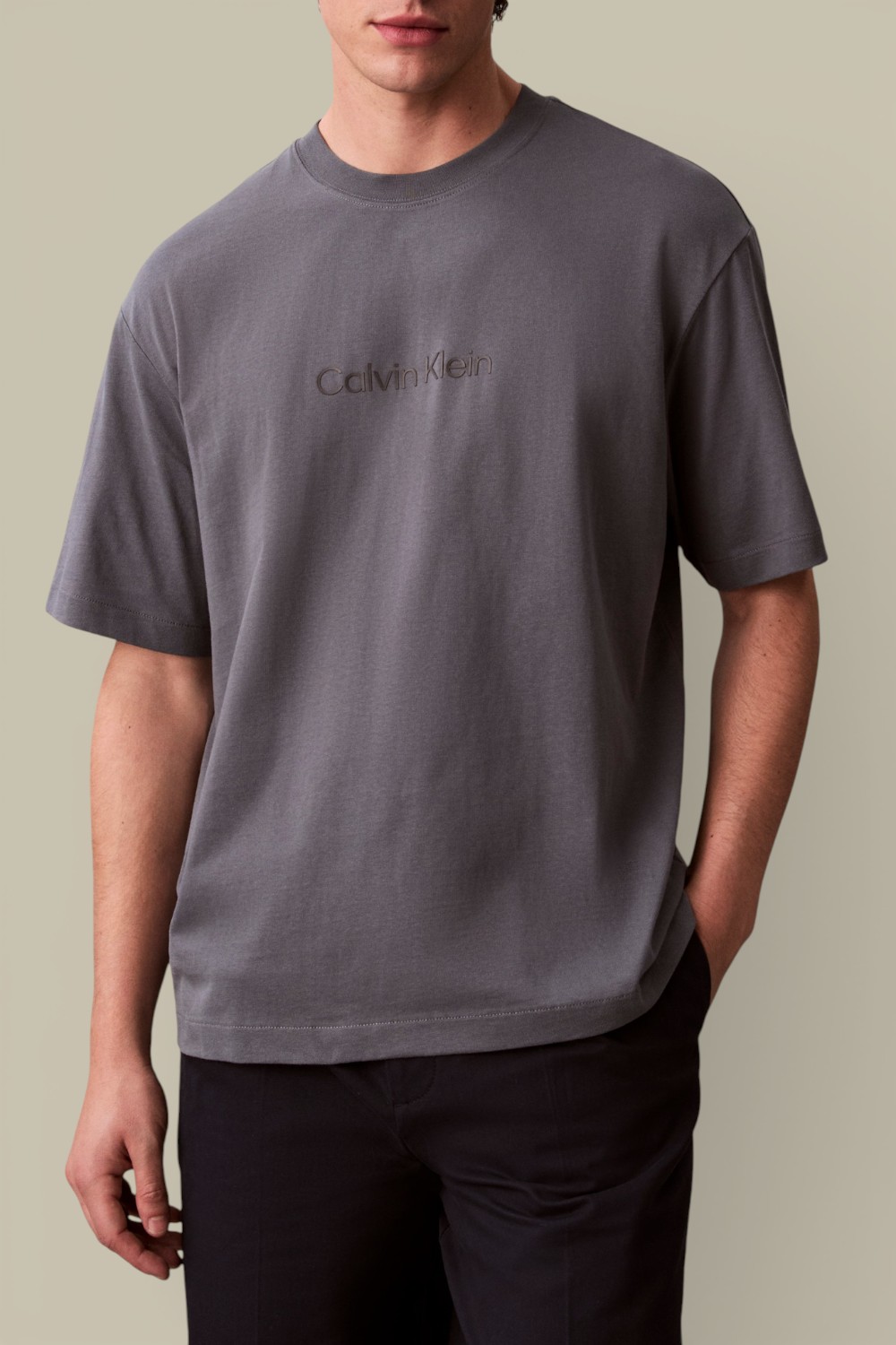 תמונת דוגמן קידמית של חולצת טי