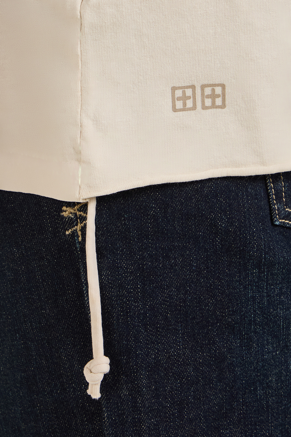 תמונת דוגמן אחורית של חולצת טי ביגי