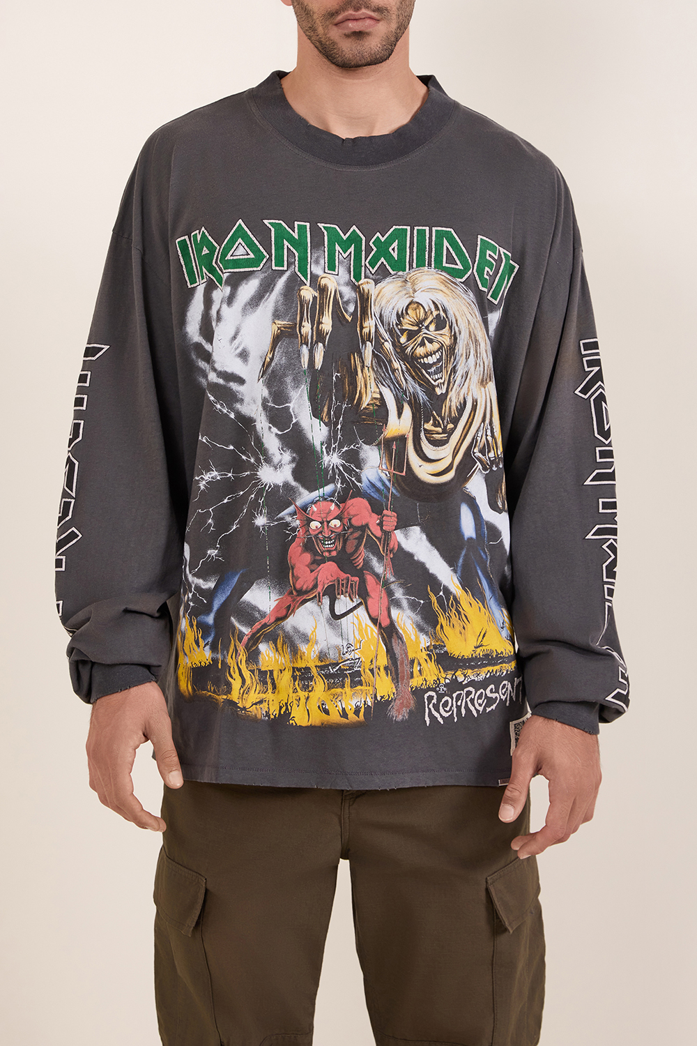 תמונת דוגמן קידמית של חולצת טי ארוכה במהדורת 50 שנה לאיירון מיידן