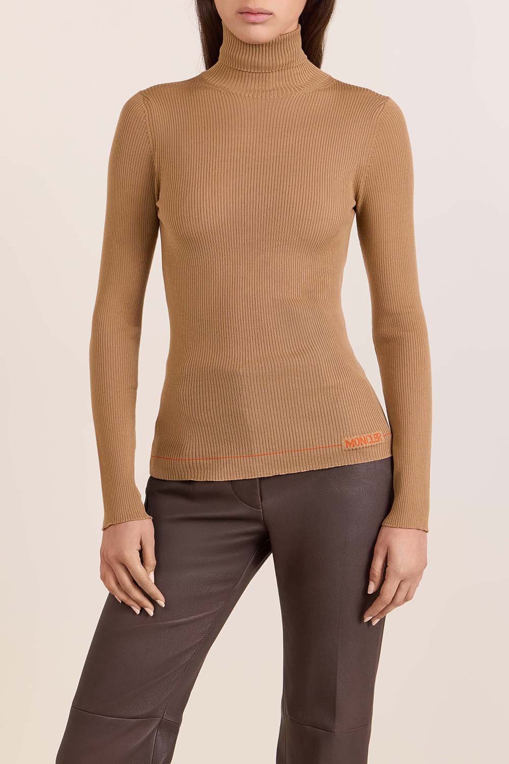 תמונת דוגמן קידמית של סוודר גולף צמר