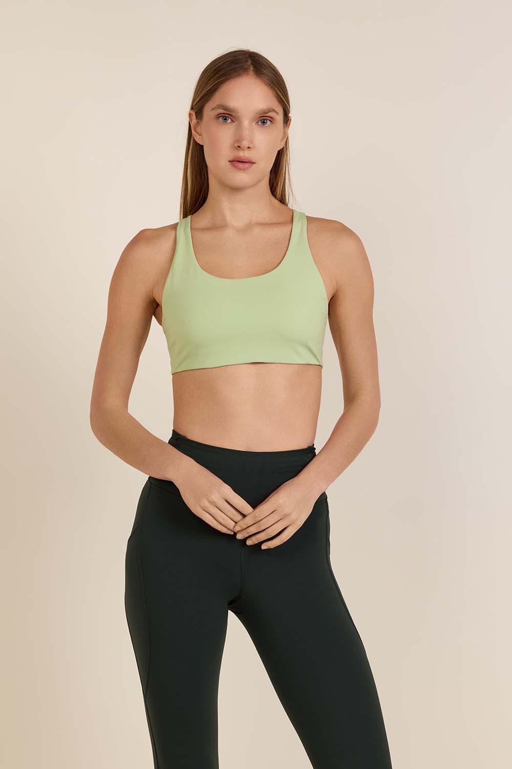 תמונת דוגמן קידמית של Nulux Strappy-Back Sports Bra