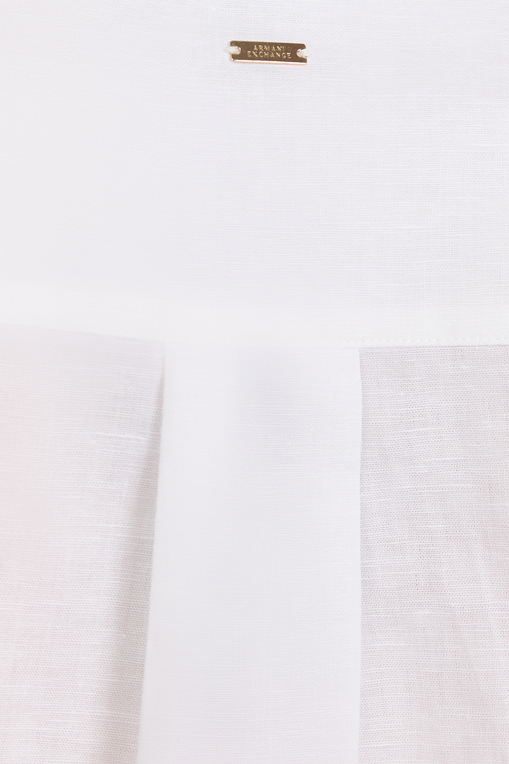 תמונת תקריב דוגמן של חולצת כפתורים