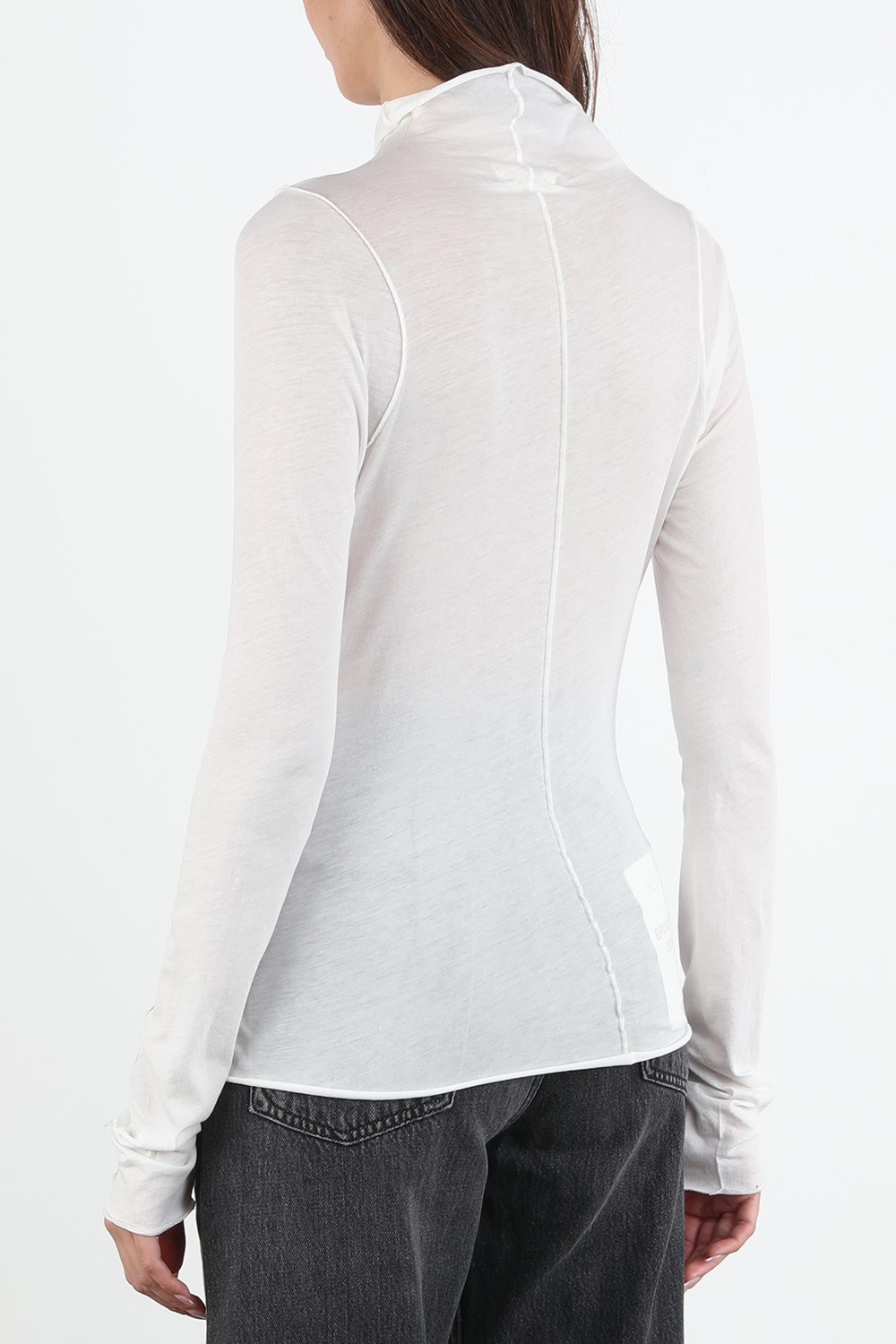 תמונת דוגמן אחורית של חולצת גולף בגוון לבן