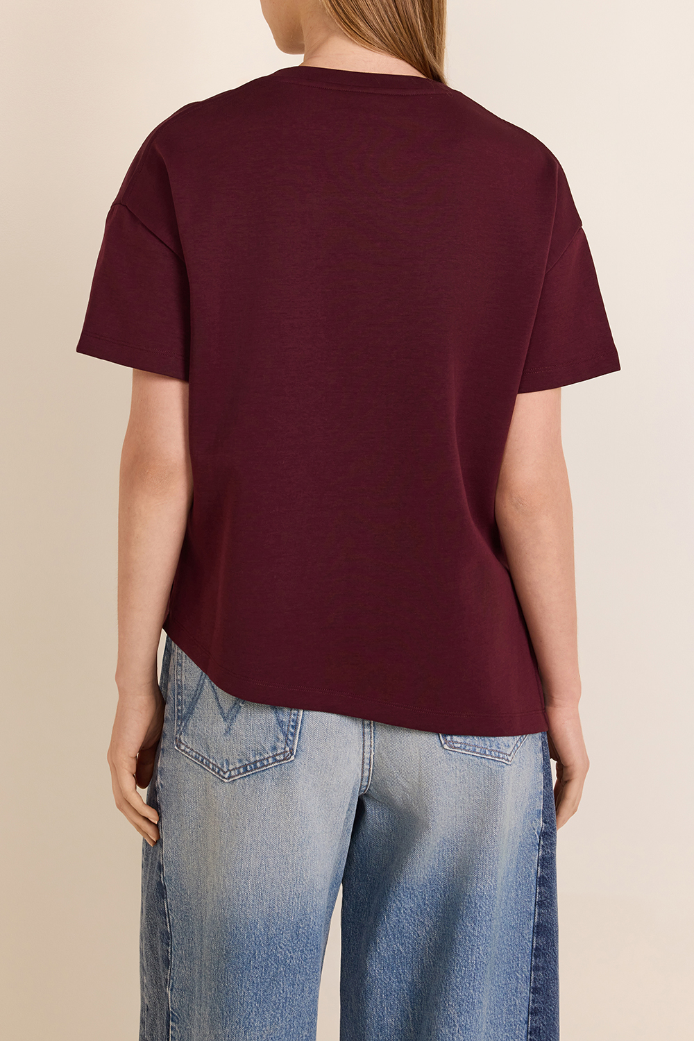 תמונת דוגמן אחורית של חולצת טי א-סימטרית