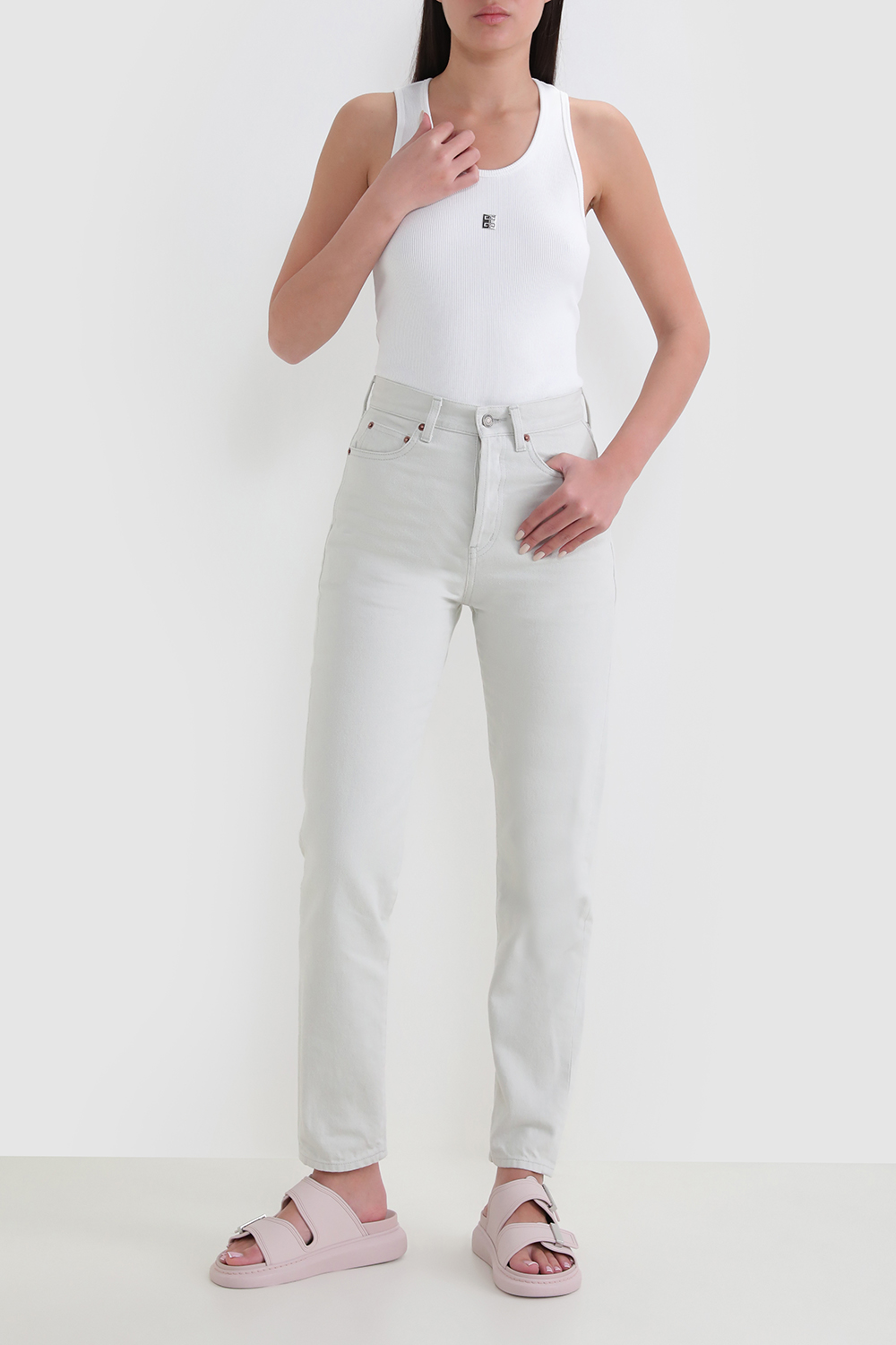 תמונת דוגמן קידמית של כפכפי סליידס