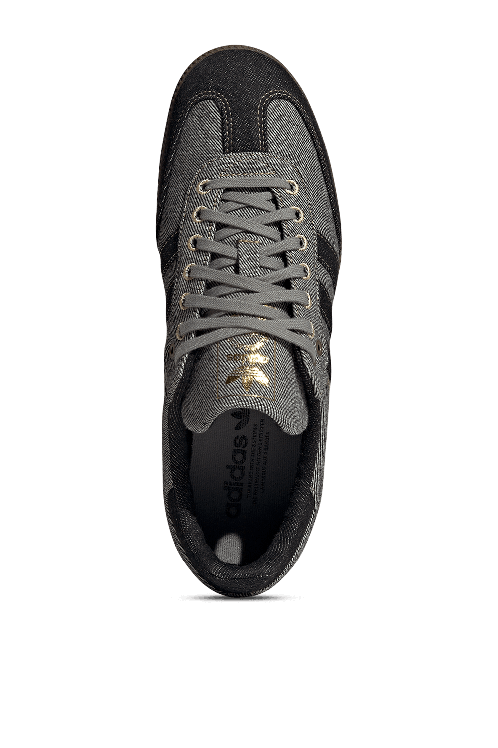 תמונת תקריב של נעלי סניקרס סמבה ג'ינס