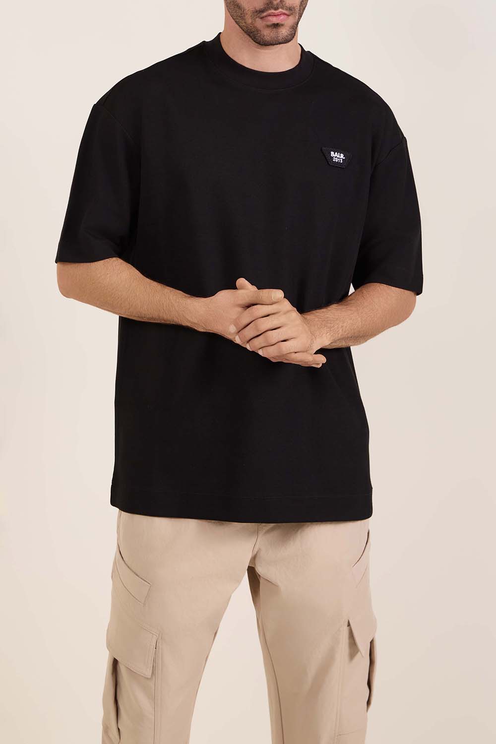 תמונת דוגמן קידמית של חולצת טי משוחררת