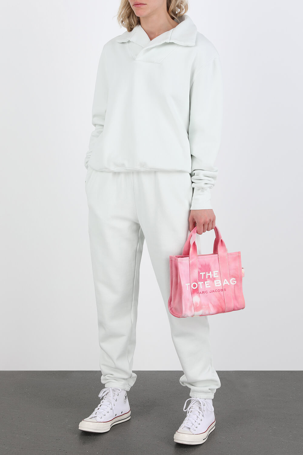 תמונת דוגמן קידמית של The Tie Dye Mini Tote Bag in Pink