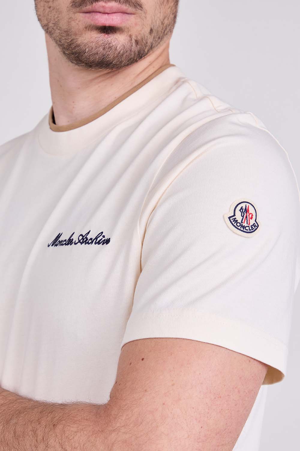 תמונת תקריב דוגמן של חולצת טי