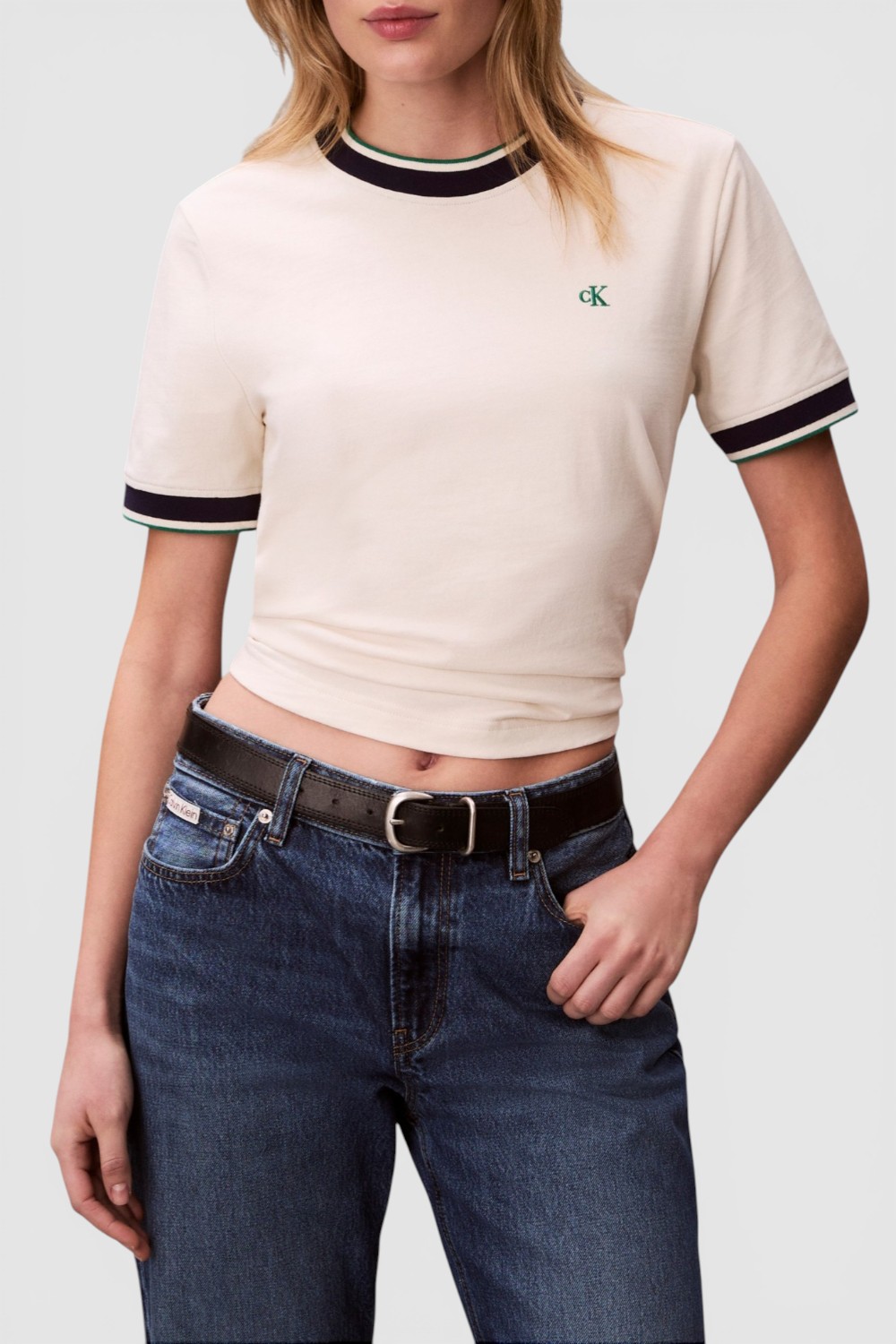 תמונת דוגמן קידמית של חולצת טי