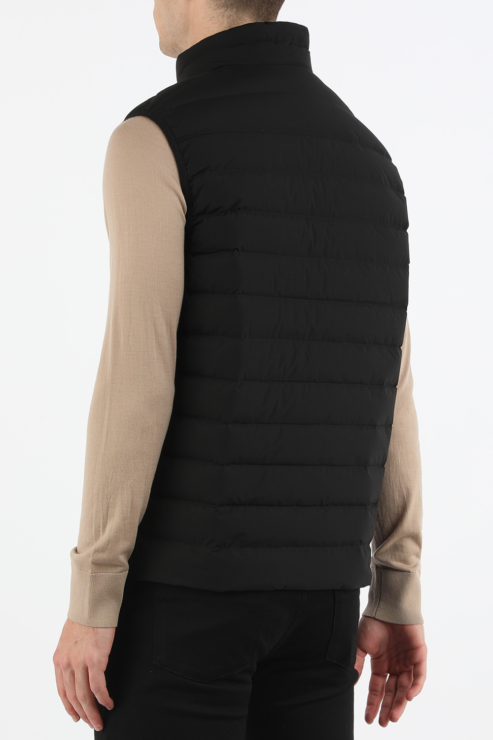 תמונת דוגמן אחורית של וסט פאפר מרוכסן בגוון שחור