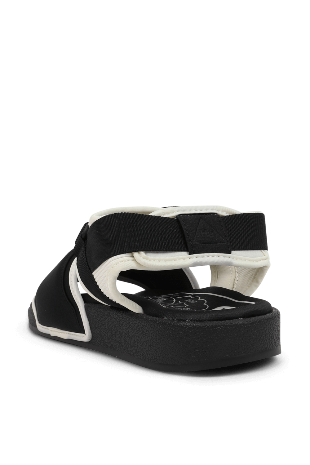תמונה אחורית של אדידס עם פארל וויליאמס סנדלים בצבעי שחור ולבן
