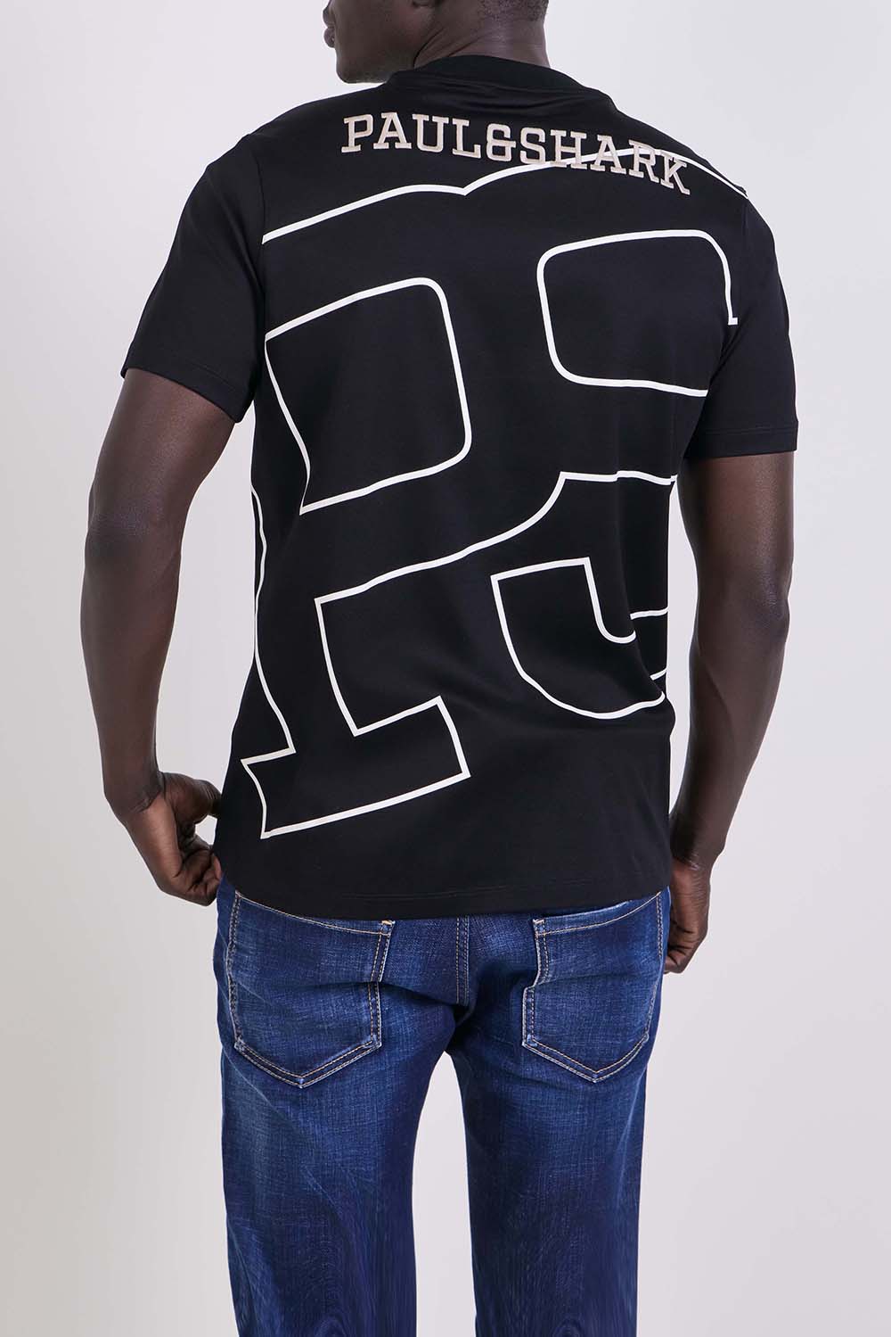 תמונת דוגמן אחורית של חולצת טי